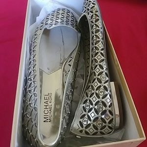 Flats. Worn once No wear n tear. Fairly new